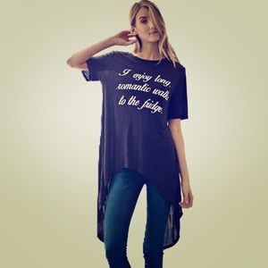 🖤JAC VANEK ROMANTIC WALKS BACK SLIT TEE🖤